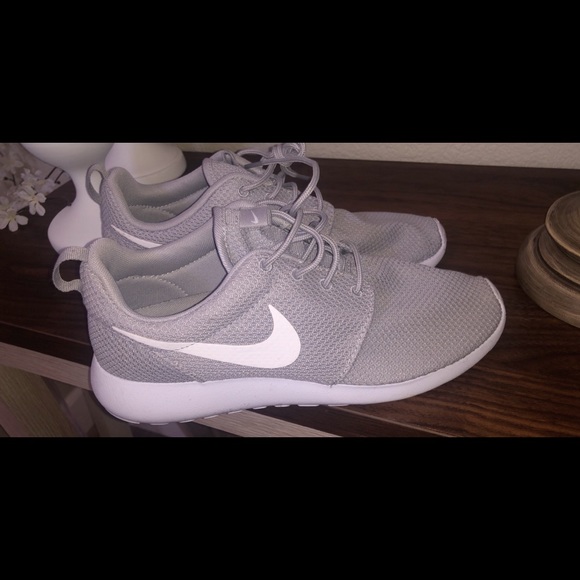 Nike Roshes - Picture 1 of 4